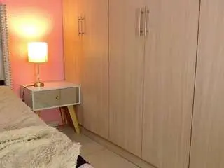 Mia-coluccii  live sex cam