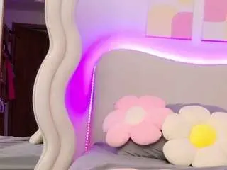 Innocentladyy  live sex cam