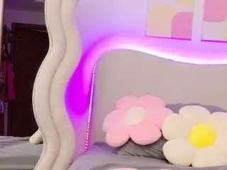Innocentladyy  live sex cam