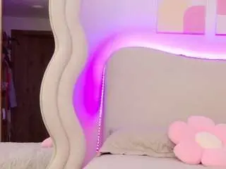 Innocentladyy  live sex cam