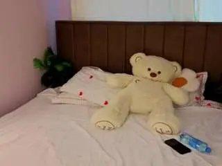 Lisaaxfox  live sex cam