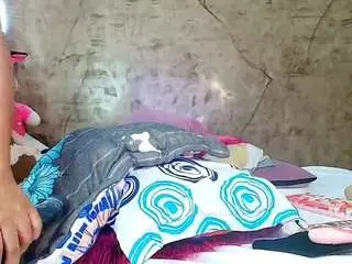 Hotnia69  live sex cam