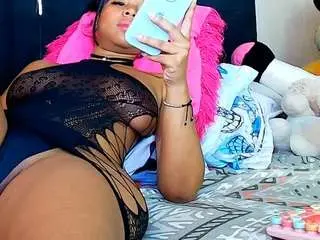 Hotnia69  live sex cam