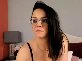 Hornyymilff  live sex cam