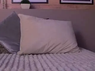 Izzywild  live sex cam