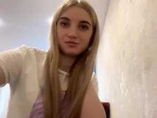 Mirthawhyte  live sex cam