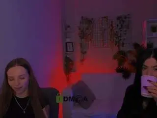 Mikkykisss  live sex cam