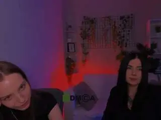 Mikkykisss  live sex cam