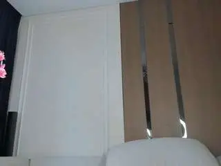 Ziraswan  live sex cam