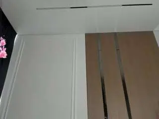 Ziraswan  live sex cam