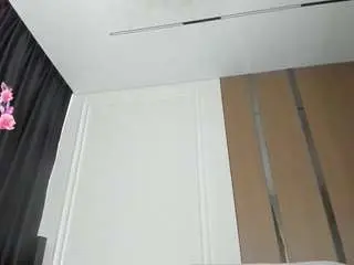 Ziraswan  live sex cam