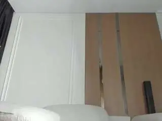 Ziraswan  live sex cam