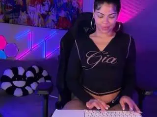 Kanary  live sex cam
