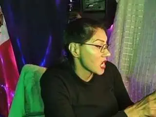 Lainsaciableintensaindomable  live sex cam
