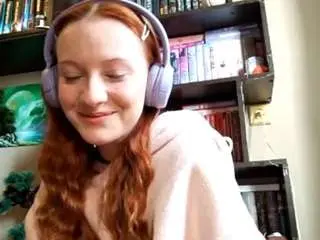 Tuyetguerrieri  live sex cam