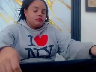 Brunnette-hot  live sex cam
