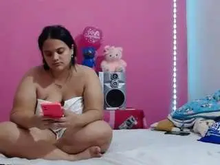 Brunnette-hot  live sex cam