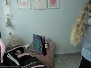 Melaanyluckk  live sex cam