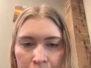 Thelittlebambii  live sex cam