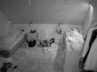 Voyeurcam-julmodels-whitebed-3  live sex cam