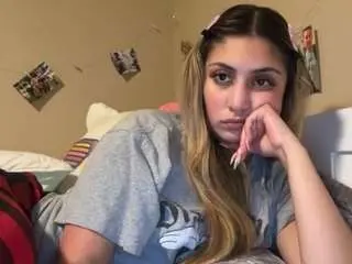 Badbihdani18  live sex cam