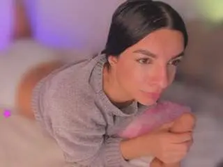 Aylinn-18  live sex cam