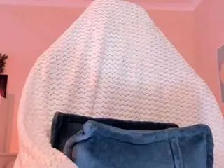 Mollyhugs  live sex cam