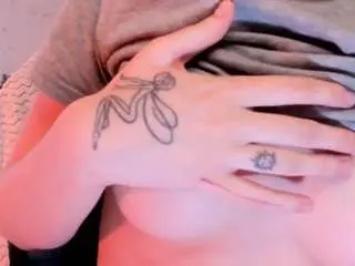 Mollyhugs  live sex cam