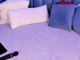 Bella-wink  live sex cam