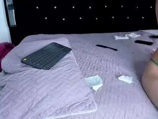 Delphinebella  live sex cam