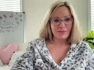 Milf-goddess  live sex cam
