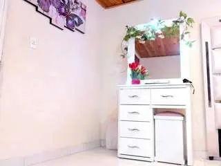 Yelena-mutiz  live sex cam