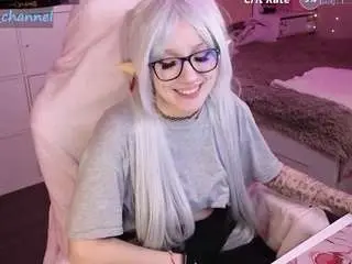 Yourcutewaifu  live sex cam