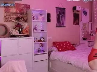 Yourcutewaifu  live sex cam