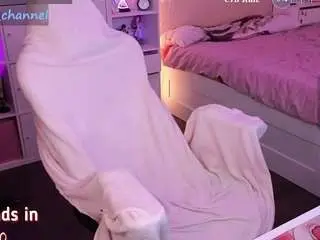 Yourcutewaifu  live sex cam