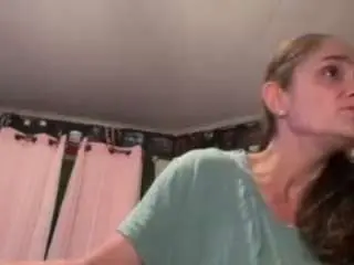 Saralaw22  live sex cam