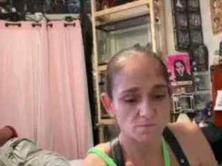 Saralaw22  live sex cam