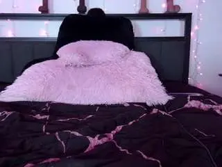 Queenlolaxxx  live sex cam