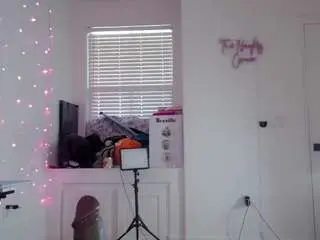 Queenlolaxxx  live sex cam