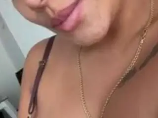 Salommecruz  live sex cam