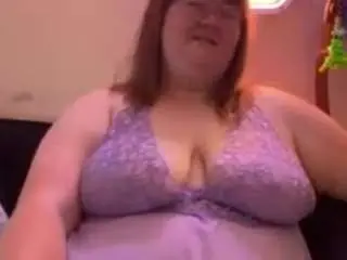 Bbwcatgirlclover  live sex cam