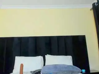 Cutie-bootie  live sex cam