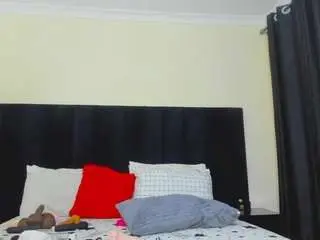 Cutie-bootie  live sex cam