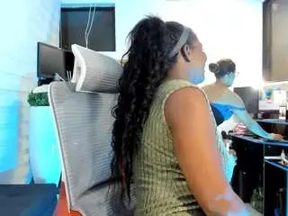 Evano25  live sex cam