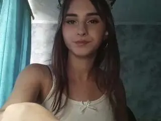 Hilaryhelvey  live sex cam