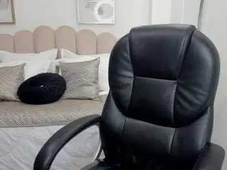 Karliie-kloss  live sex cam