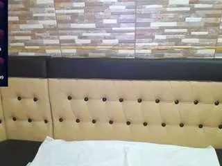 Yanisa23  live sex cam