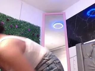 Lila-gummy  live sex cam