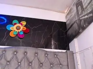 Lila-gummy  live sex cam