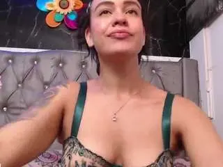 Lila-gummy  live sex cam